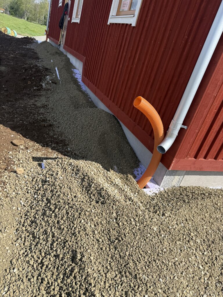 Isolering och dränering av husgrund för bättre fuktskydd Isolering och dränering av husgrund för bättre fuktskydd
