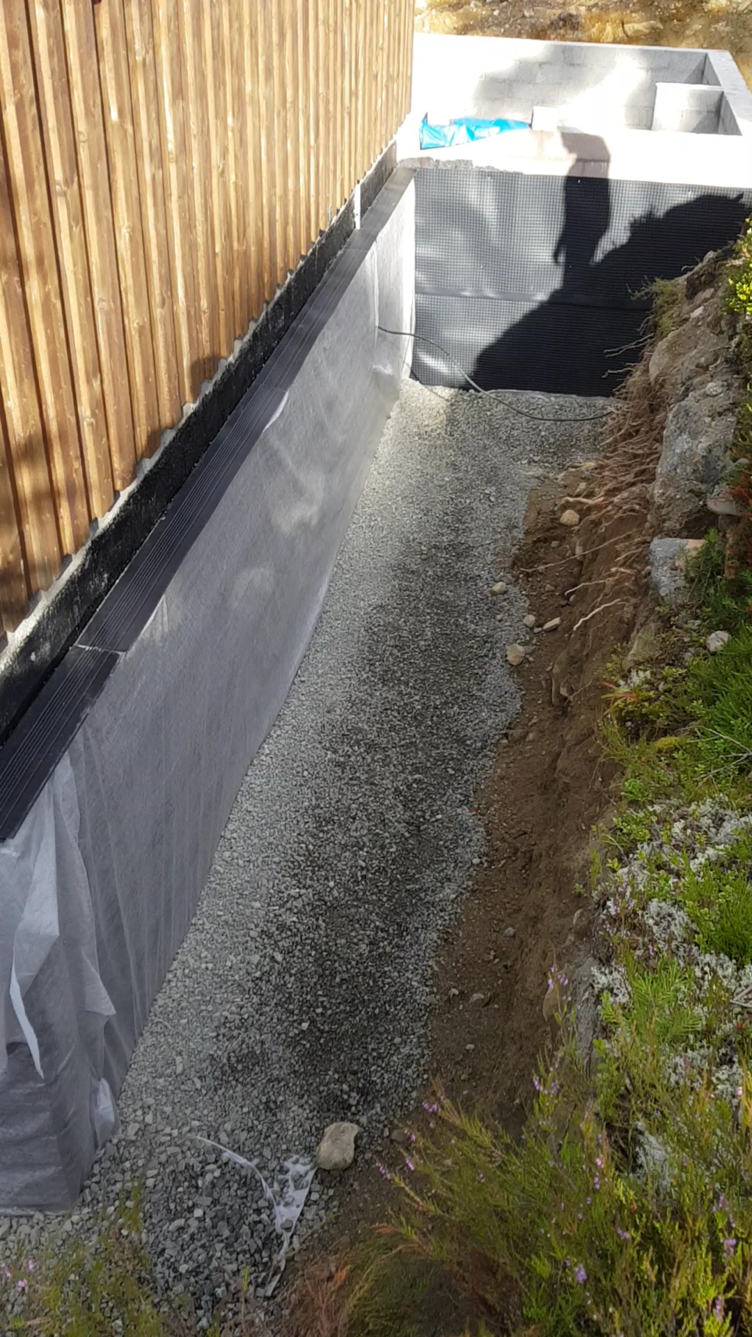 man har börjat dränera husgrund med källare i Härjedalen