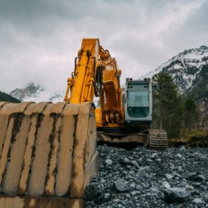 gerold-hinzen-hGncIpZnSBw-unsplash Markarbete Schaktning Dränering Ledningsdragning Anläggning Grundläggning Infrastruktur Byggarbetsplats Projektering Tidplan Arbetsmiljö Säkerhet Hållbarhet Leveransprecision Samarbete Effektivitet